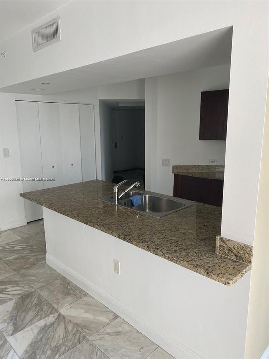 En Venta: $340,000 (1 camas, 1 baños, 919 Pies cuadrados)