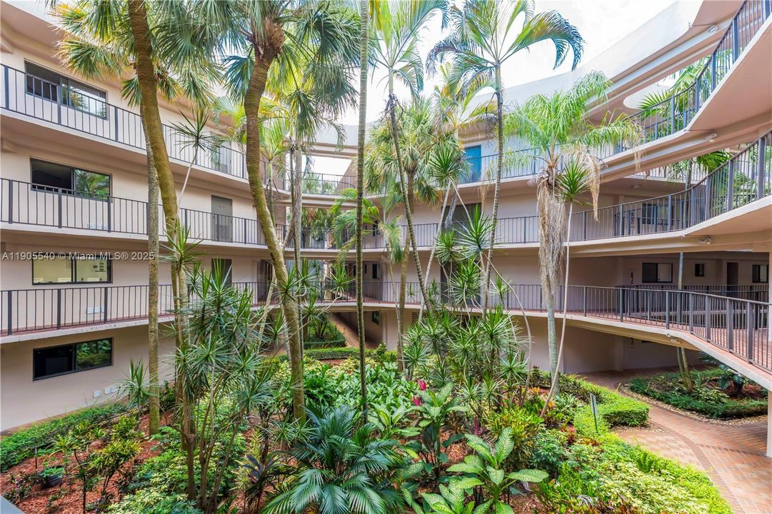 合同活跃: $280,000 (3 贝兹, 2 浴室, 1040 平方英尺)