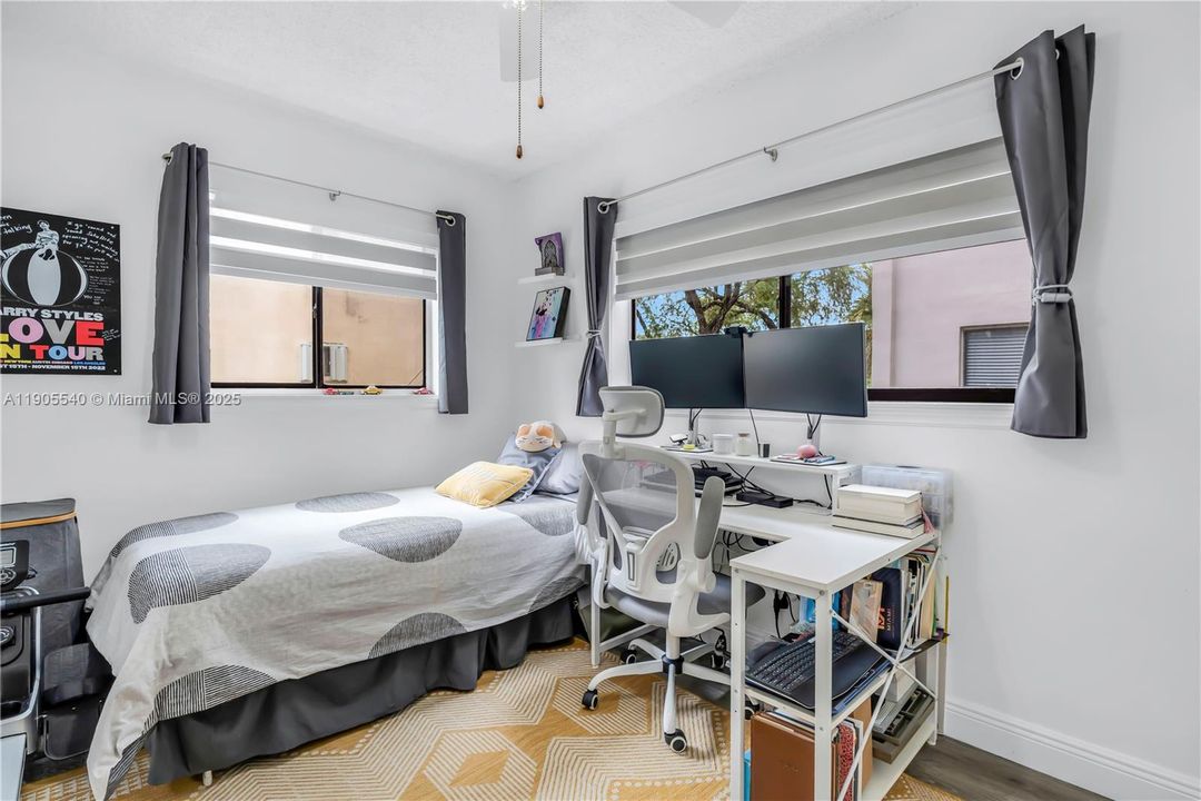 合同活跃: $280,000 (3 贝兹, 2 浴室, 1040 平方英尺)