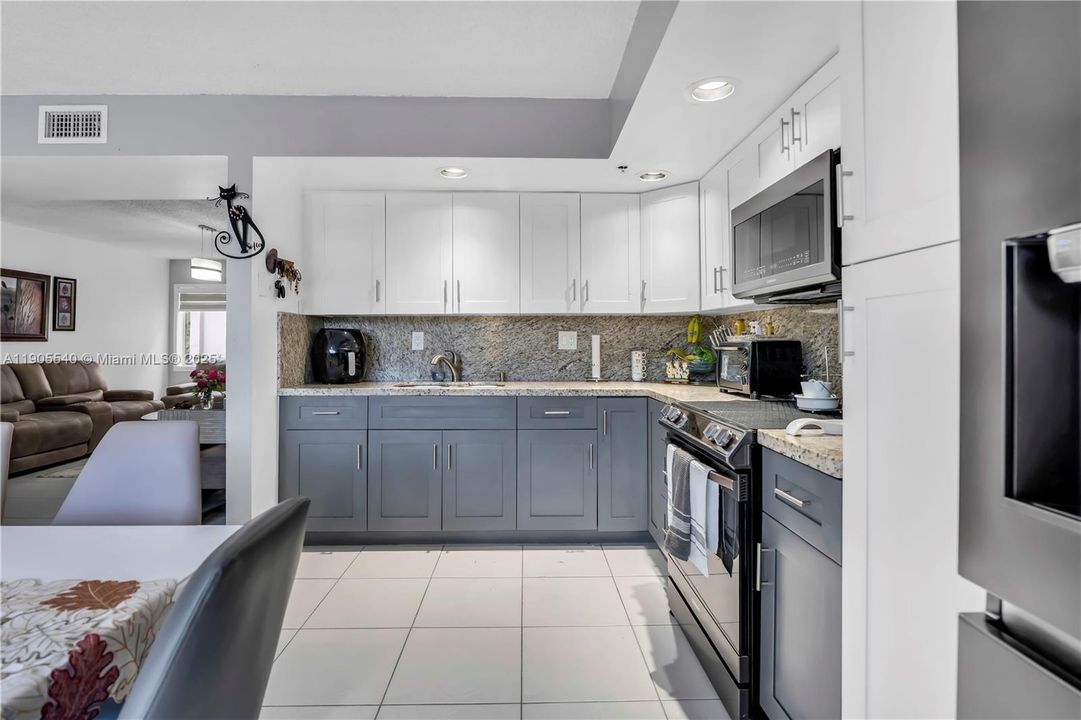 合同活跃: $280,000 (3 贝兹, 2 浴室, 1040 平方英尺)