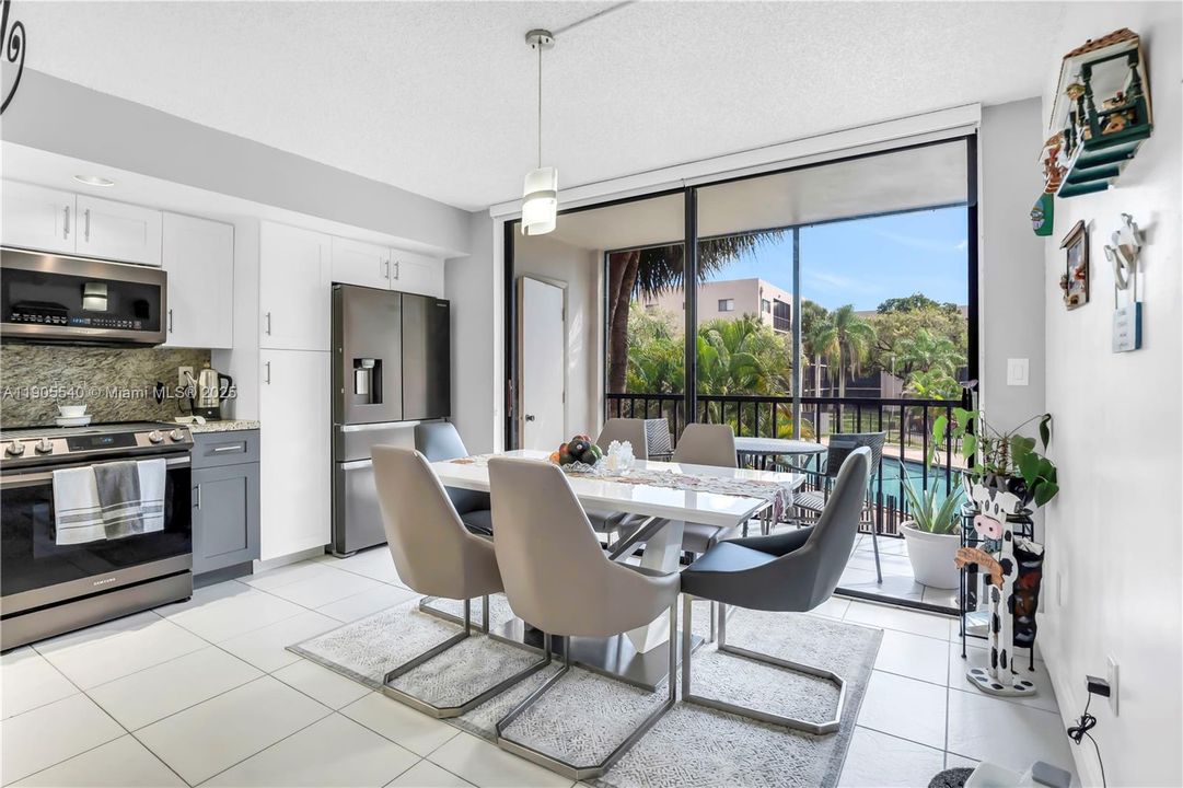 合同活跃: $280,000 (3 贝兹, 2 浴室, 1040 平方英尺)