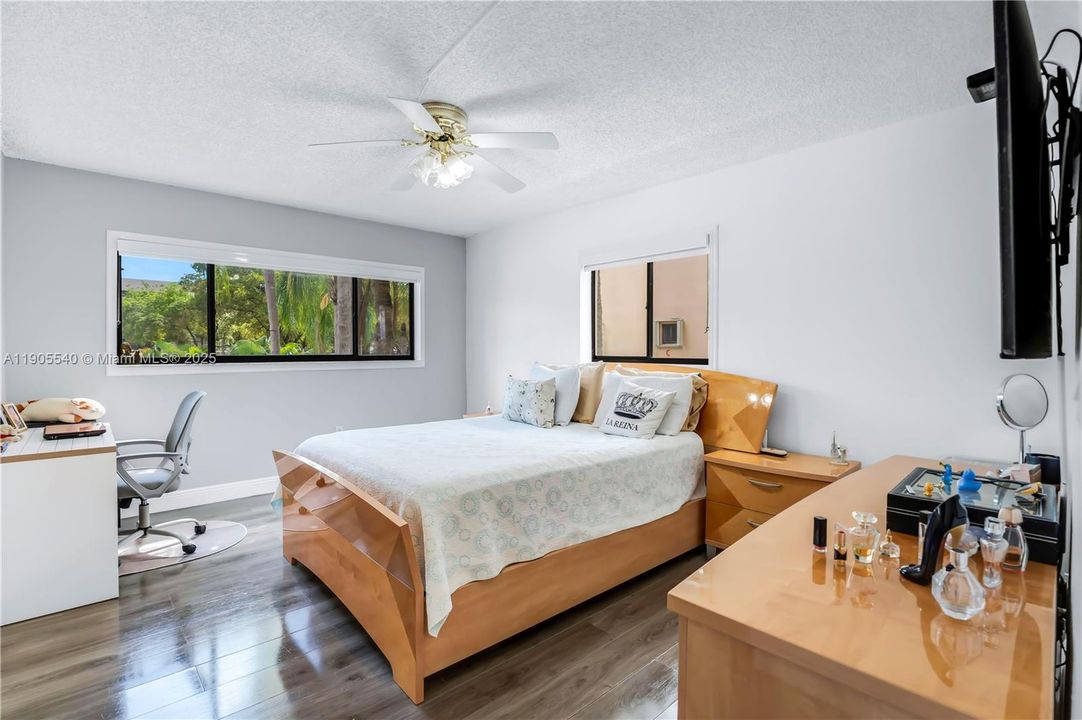 合同活跃: $280,000 (3 贝兹, 2 浴室, 1040 平方英尺)