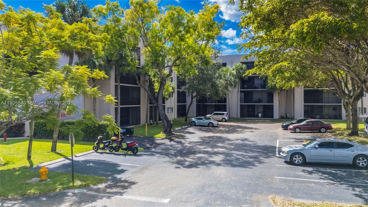 合同活跃: $280,000 (3 贝兹, 2 浴室, 1040 平方英尺)