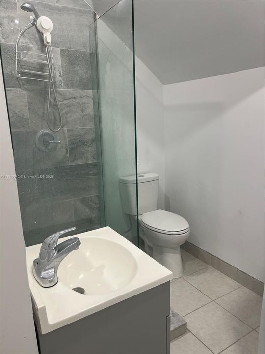 Recently Rented: $1,550 (0 beds, 1 baths, 450 Square Feet)