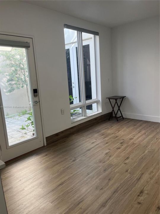 Recently Rented: $1,550 (0 beds, 1 baths, 450 Square Feet)