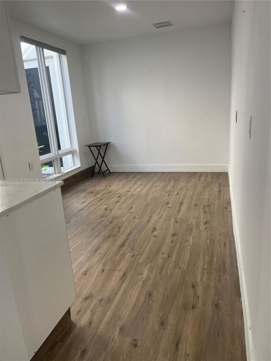 Recently Rented: $1,550 (0 beds, 1 baths, 450 Square Feet)