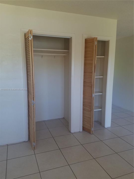 Active With Contract: $1,200 (1 beds, 1 baths, 400 Square Feet)