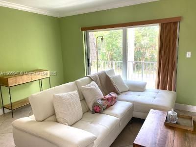 Active With Contract: $1,800 (1 beds, 1 baths, 709 Square Feet)