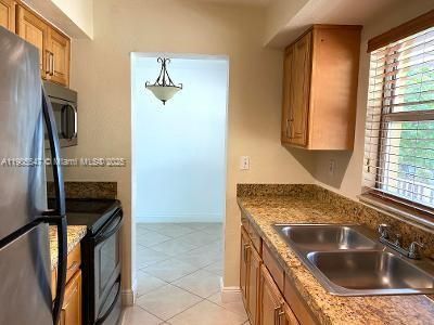 Active With Contract: $1,800 (1 beds, 1 baths, 709 Square Feet)