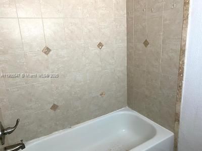 Active With Contract: $1,800 (1 beds, 1 baths, 709 Square Feet)