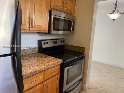 Active With Contract: $1,800 (1 beds, 1 baths, 709 Square Feet)