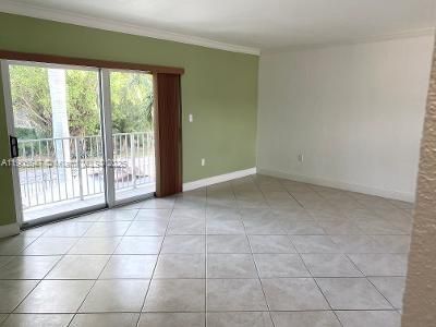 Active With Contract: $1,800 (1 beds, 1 baths, 709 Square Feet)