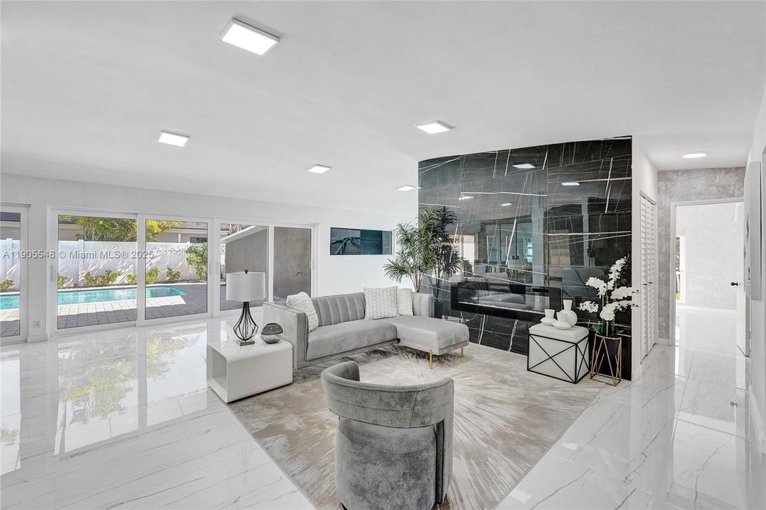 En Venta: $1,899,000 (4 camas, 3 baños, 2194 Pies cuadrados)