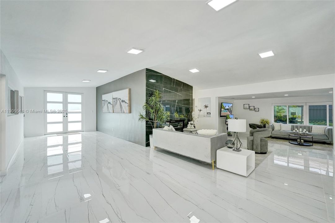 En Venta: $1,899,000 (4 camas, 3 baños, 2194 Pies cuadrados)