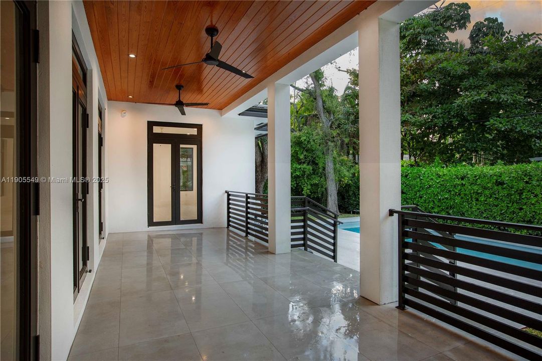 合同活跃: $2,798,000 (4 贝兹, 5 浴室, 3395 平方英尺)