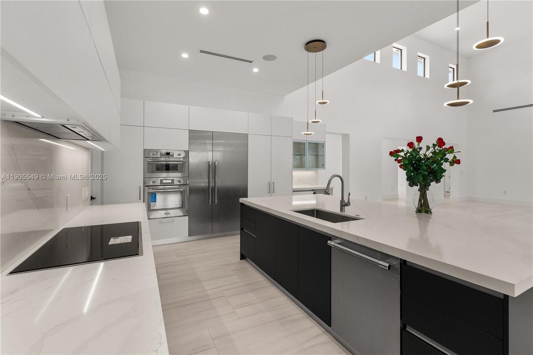 合同活跃: $2,798,000 (4 贝兹, 5 浴室, 3395 平方英尺)