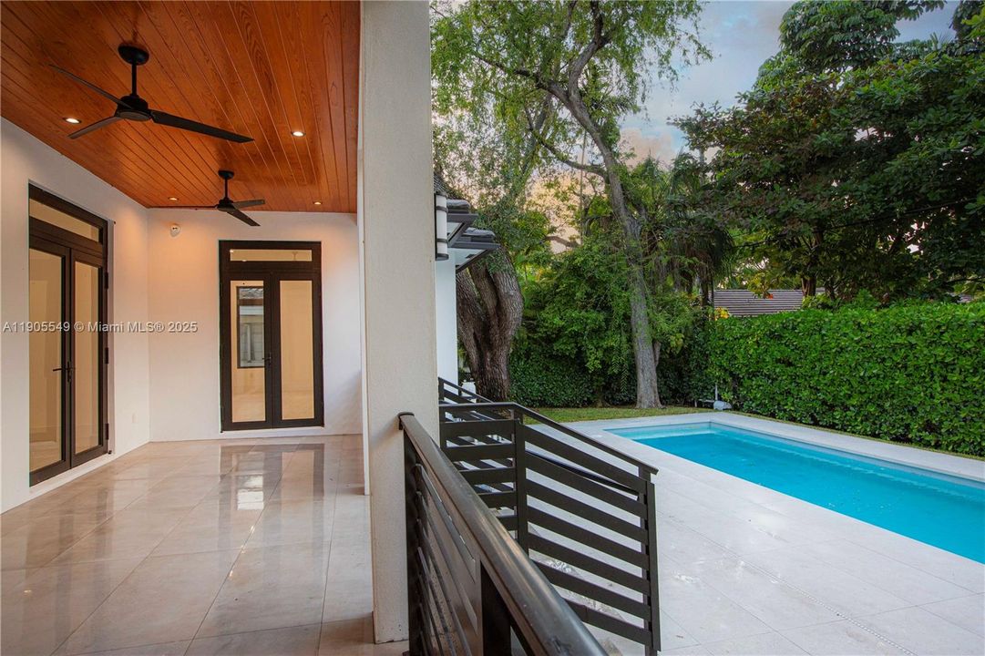 合同活跃: $2,798,000 (4 贝兹, 5 浴室, 3395 平方英尺)