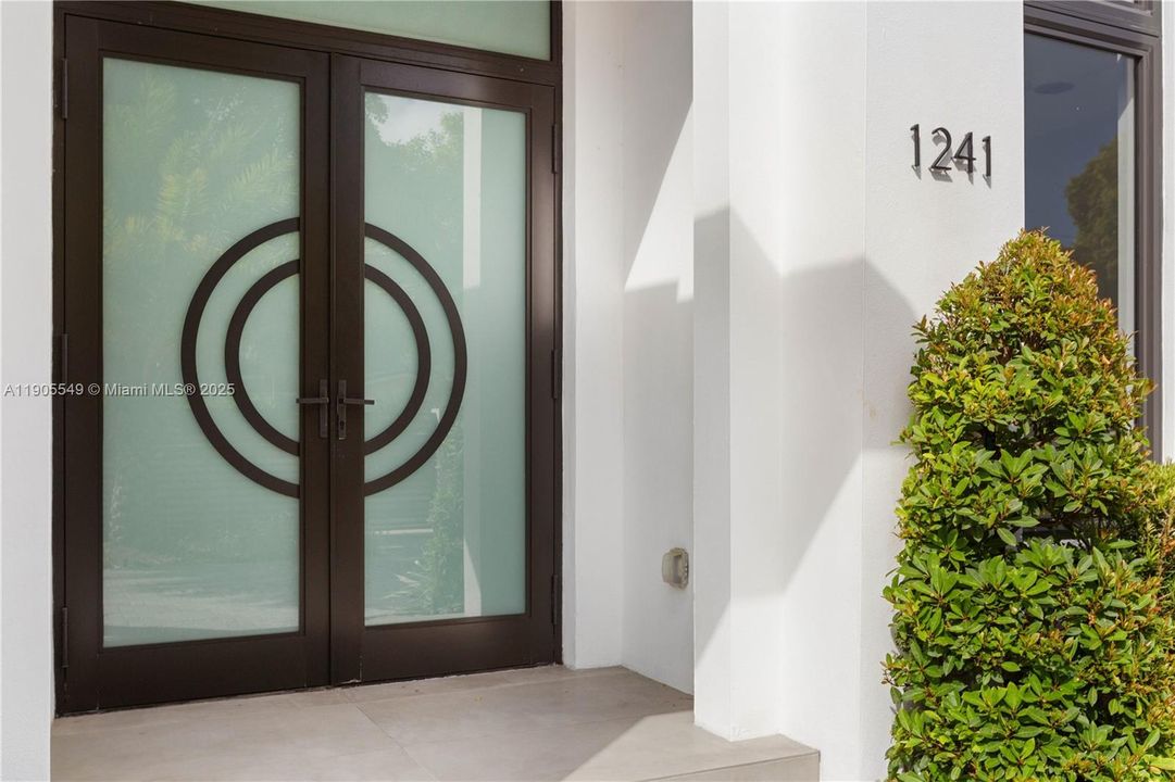 合同活跃: $2,798,000 (4 贝兹, 5 浴室, 3395 平方英尺)