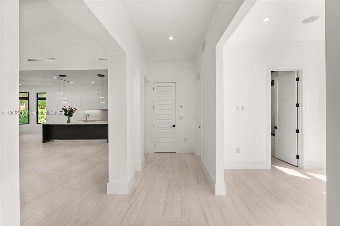 合同活跃: $2,798,000 (4 贝兹, 5 浴室, 3395 平方英尺)