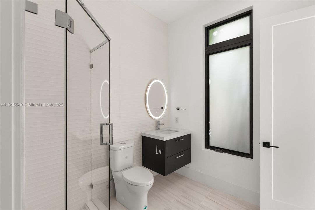 合同活跃: $2,798,000 (4 贝兹, 5 浴室, 3395 平方英尺)