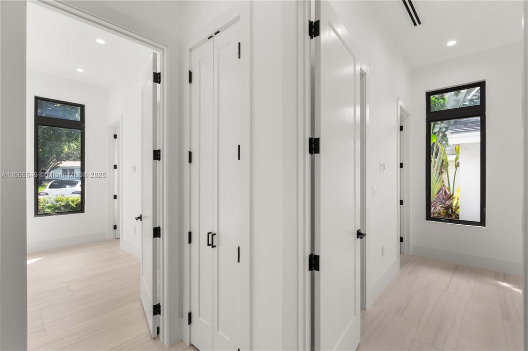 合同活跃: $2,798,000 (4 贝兹, 5 浴室, 3395 平方英尺)