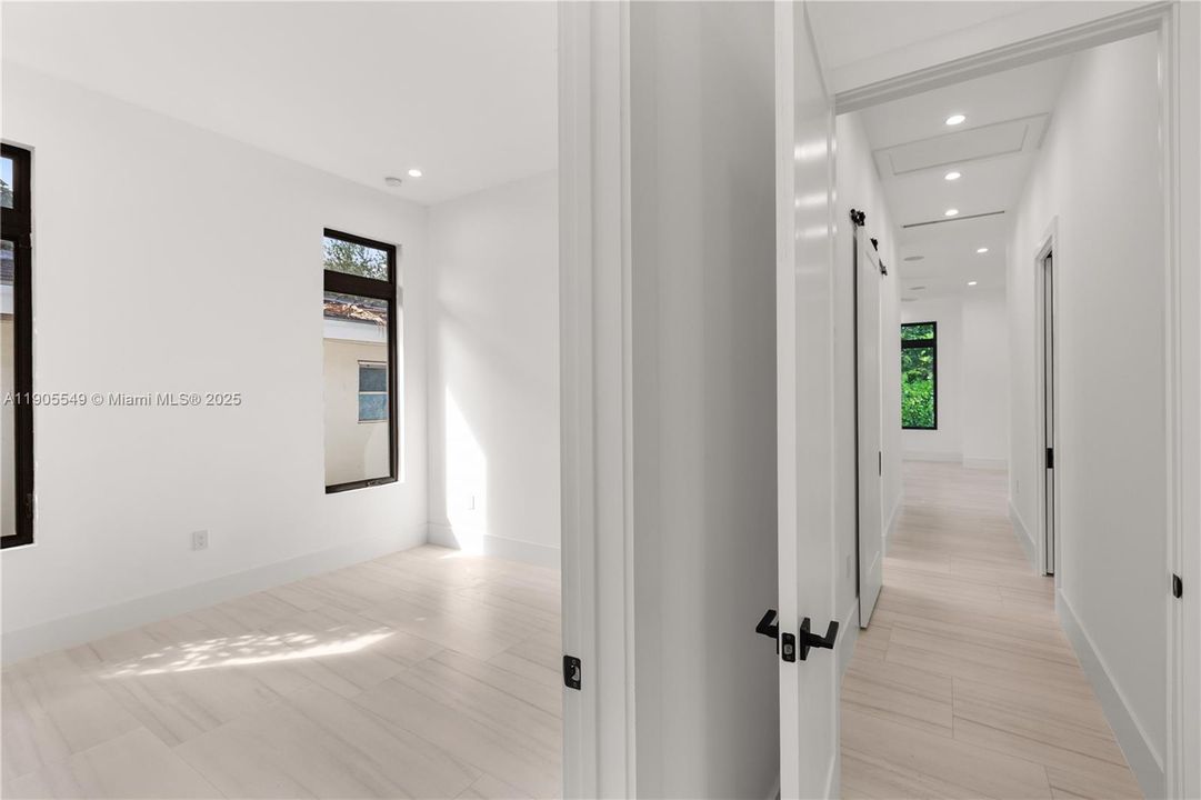 合同活跃: $2,798,000 (4 贝兹, 5 浴室, 3395 平方英尺)