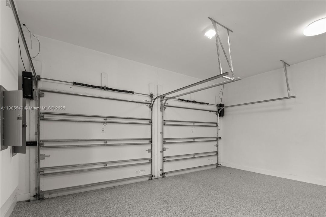 合同活跃: $2,798,000 (4 贝兹, 5 浴室, 3395 平方英尺)