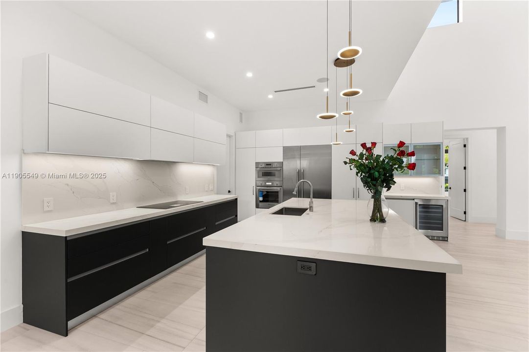 合同活跃: $2,798,000 (4 贝兹, 5 浴室, 3395 平方英尺)