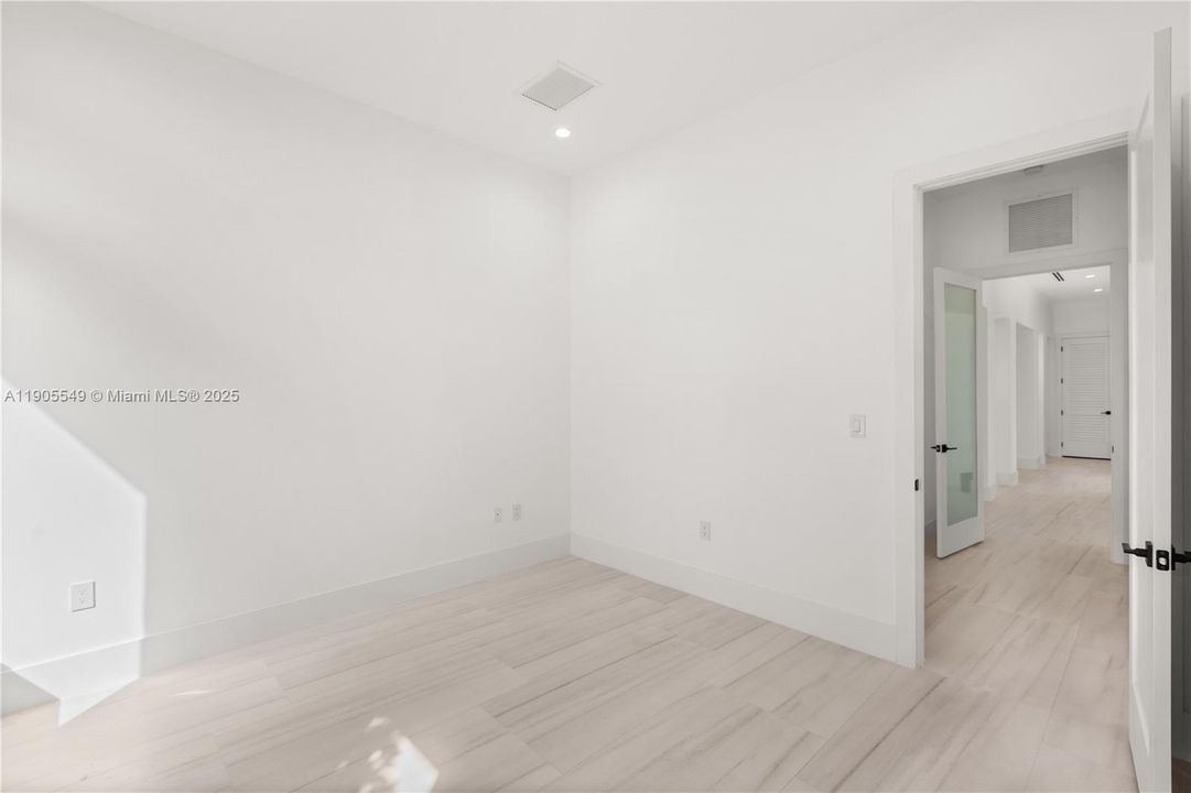 合同活跃: $2,798,000 (4 贝兹, 5 浴室, 3395 平方英尺)