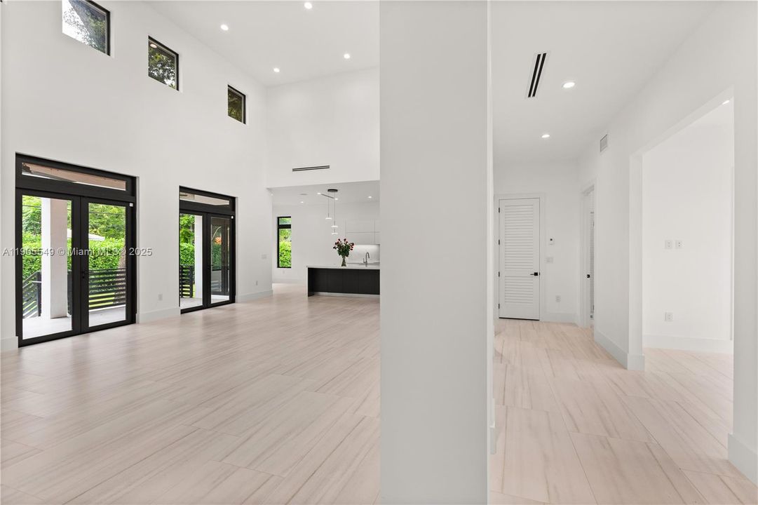 合同活跃: $2,798,000 (4 贝兹, 5 浴室, 3395 平方英尺)