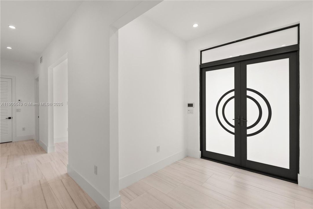 合同活跃: $2,798,000 (4 贝兹, 5 浴室, 3395 平方英尺)