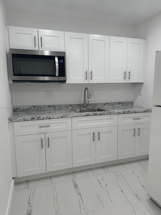 For Rent: $1,400 (1 beds, 1 baths, 2412 Square Feet)