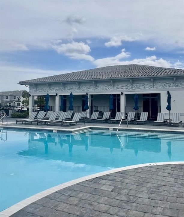 出租: $3,500 (3 贝兹, 2 浴室, 1827 平方英尺)