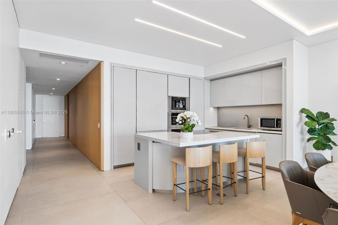 待售: $4,700,000 (3 贝兹, 5 浴室, 2468 平方英尺)