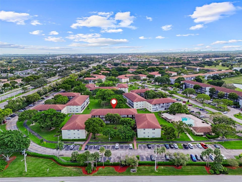 Active With Contract: $1,490 (1 beds, 1 baths, 811 Square Feet)