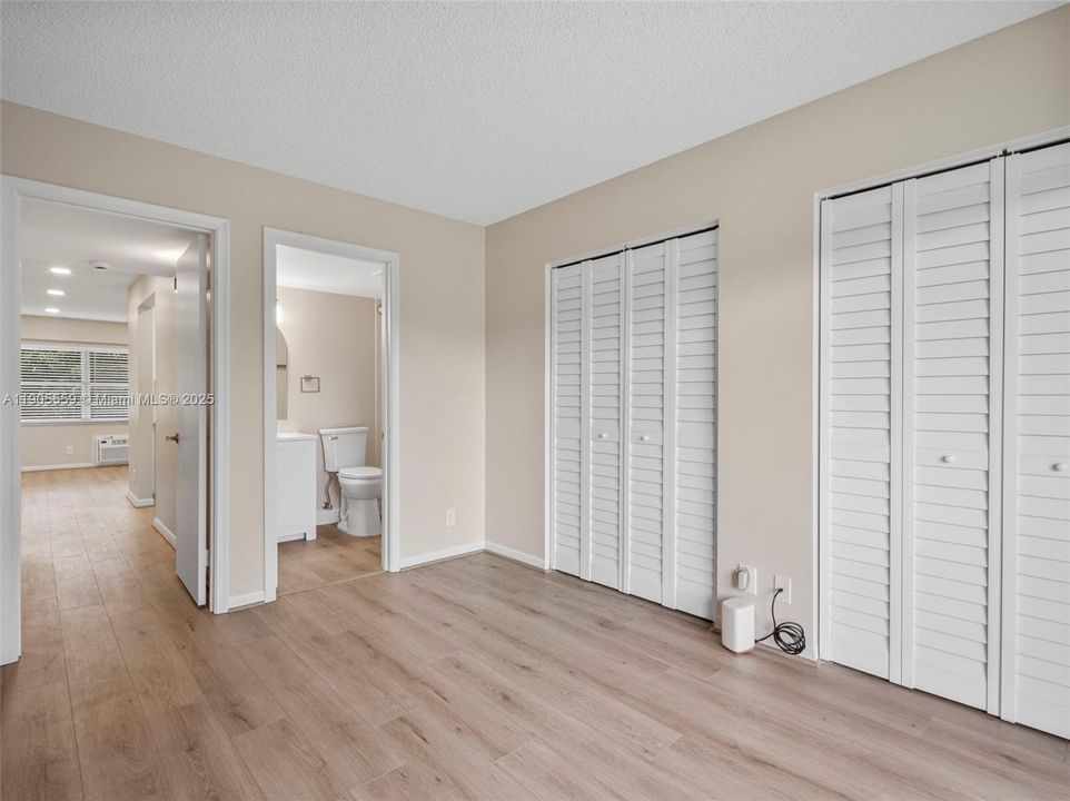 Active With Contract: $1,490 (1 beds, 1 baths, 811 Square Feet)