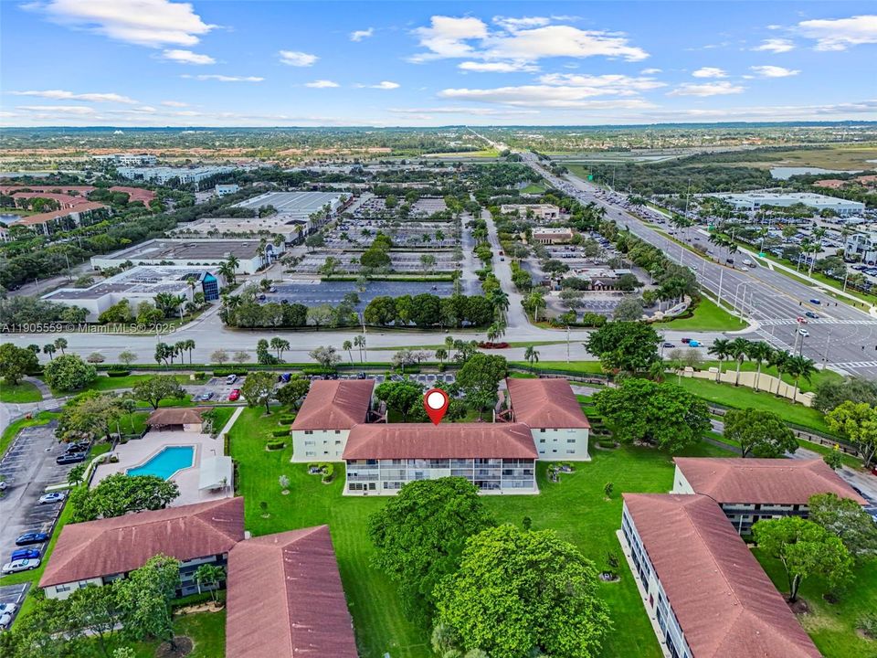 Active With Contract: $1,490 (1 beds, 1 baths, 811 Square Feet)