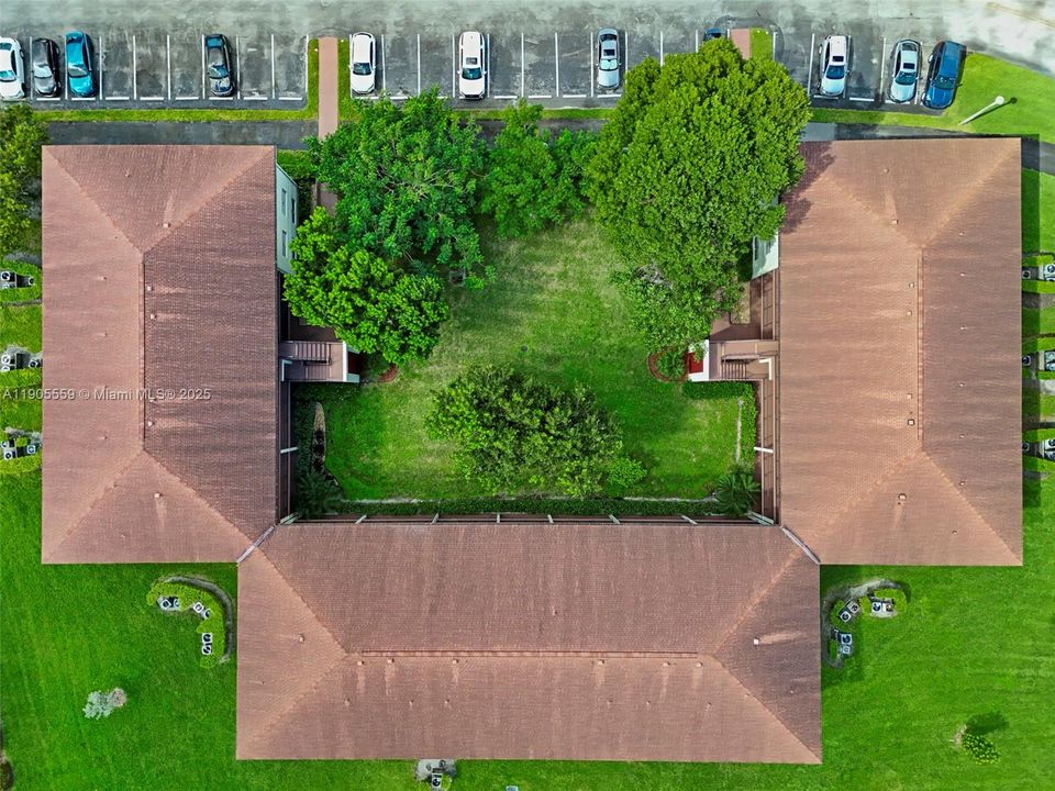 Active With Contract: $1,490 (1 beds, 1 baths, 811 Square Feet)