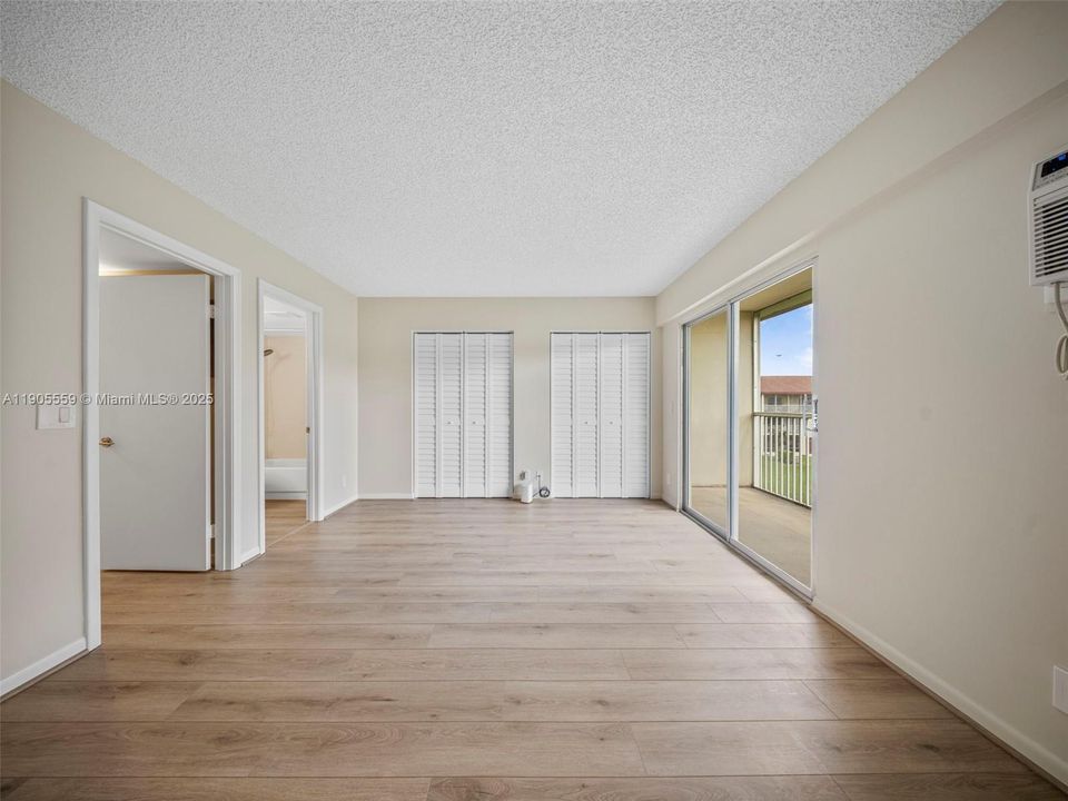 Active With Contract: $1,490 (1 beds, 1 baths, 811 Square Feet)