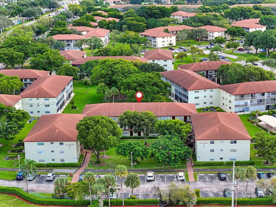 Active With Contract: $1,490 (1 beds, 1 baths, 811 Square Feet)