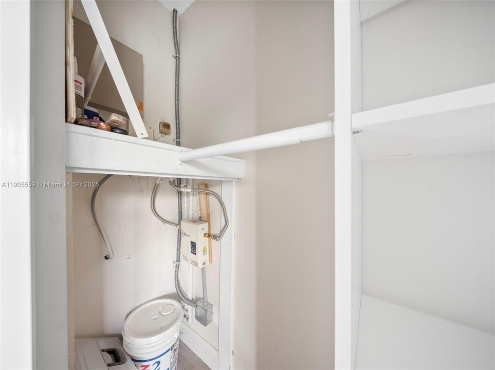 Active With Contract: $1,490 (1 beds, 1 baths, 811 Square Feet)