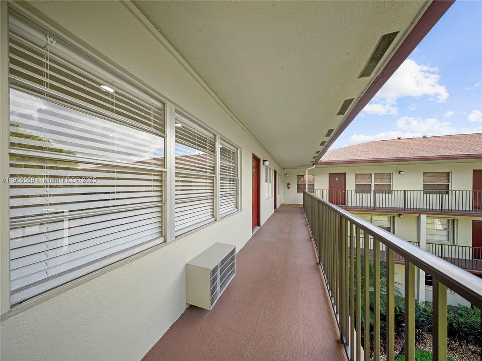 Active With Contract: $1,490 (1 beds, 1 baths, 811 Square Feet)