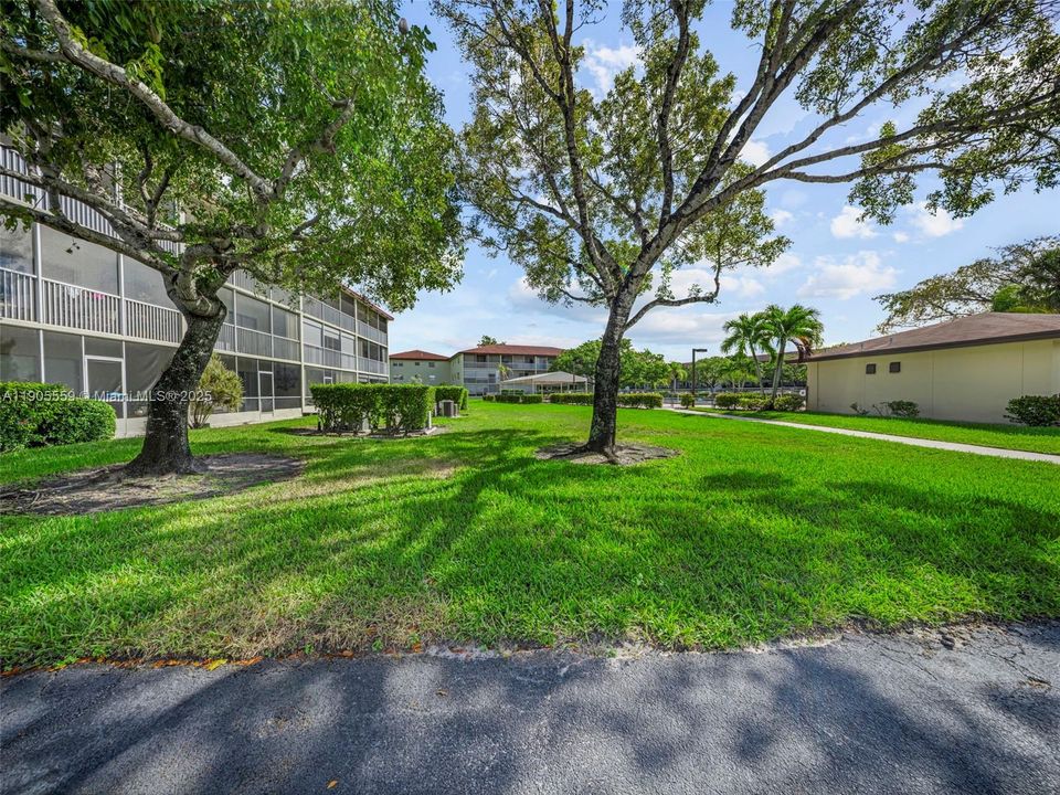 Active With Contract: $1,490 (1 beds, 1 baths, 811 Square Feet)