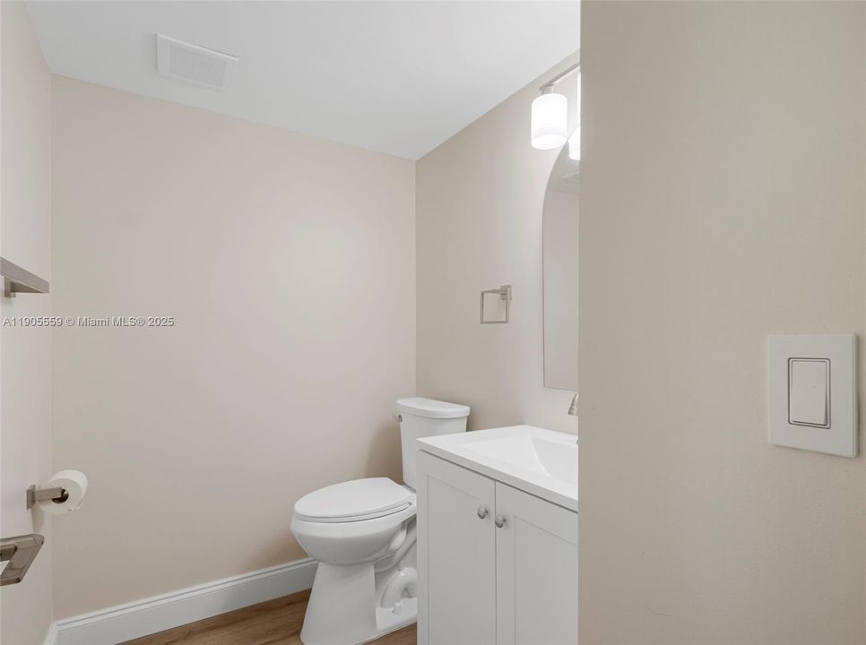 Active With Contract: $1,490 (1 beds, 1 baths, 811 Square Feet)