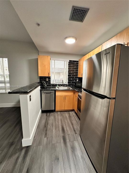 待售: $345,000 (1 贝兹, 1 浴室, 530 平方英尺)