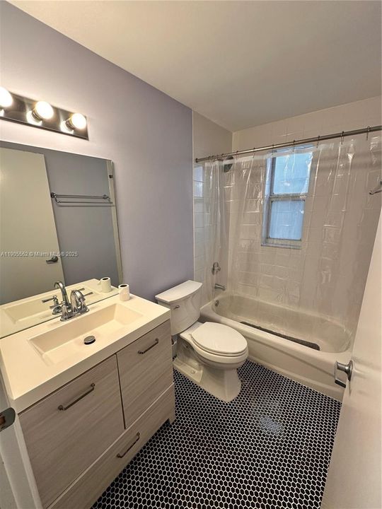 待售: $345,000 (1 贝兹, 1 浴室, 530 平方英尺)