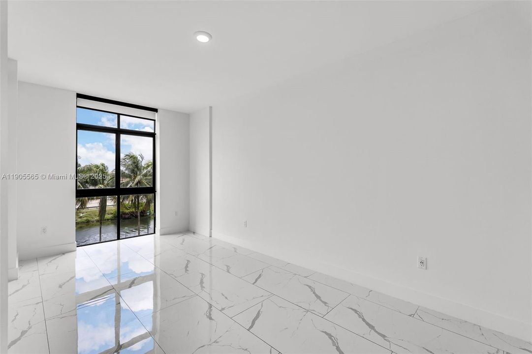 For Rent: $3,250 (3 beds, 3 baths, 1128 Square Feet)