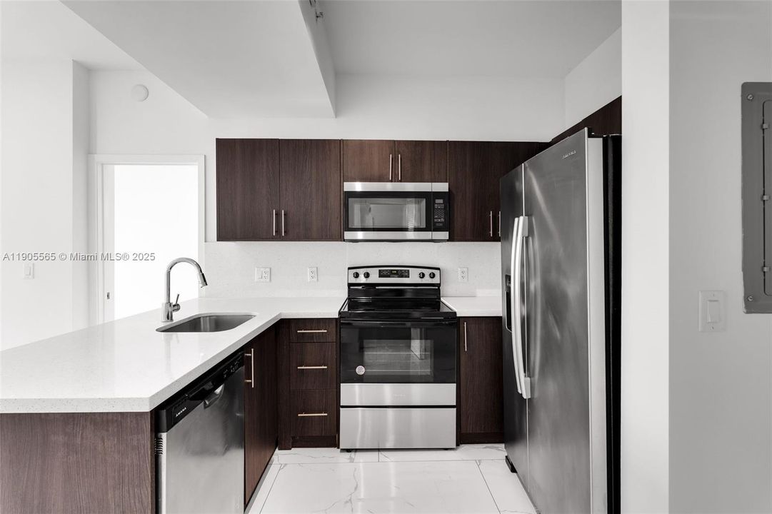 For Rent: $3,250 (3 beds, 3 baths, 1128 Square Feet)