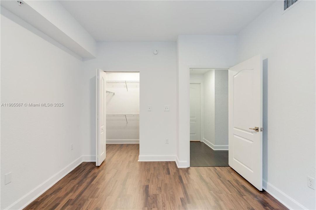 Active With Contract: $3,200 (3 beds, 2 baths, 1164 Square Feet)