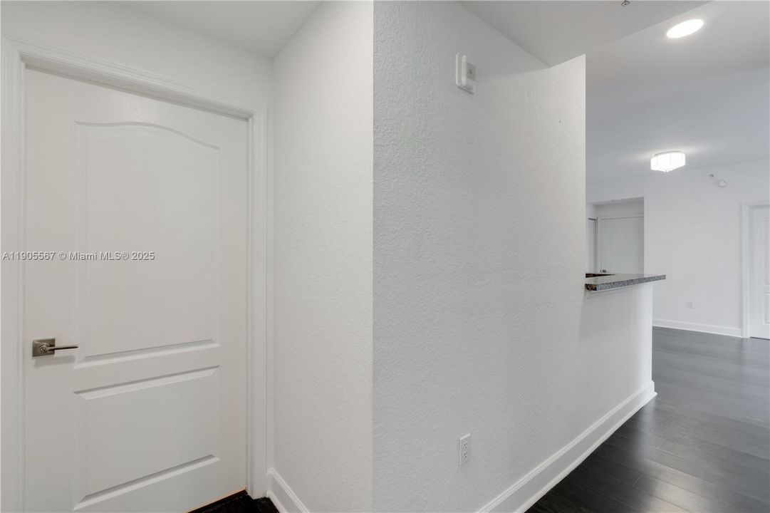 Active With Contract: $3,200 (3 beds, 2 baths, 1164 Square Feet)